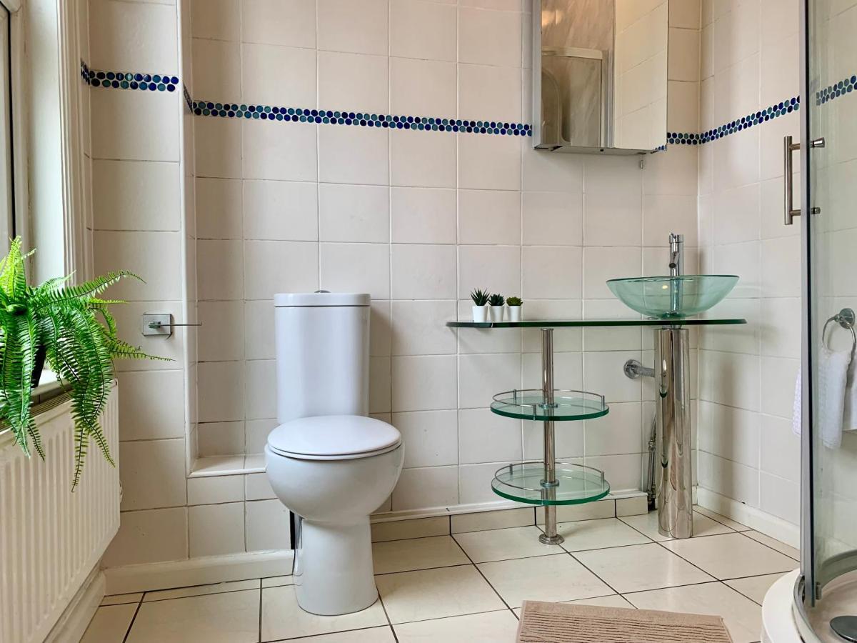 Somerford Place - 6 Beds - Sleeps 12 - Parks 2-3 Cars/Vans Willenhall Екстер'єр фото