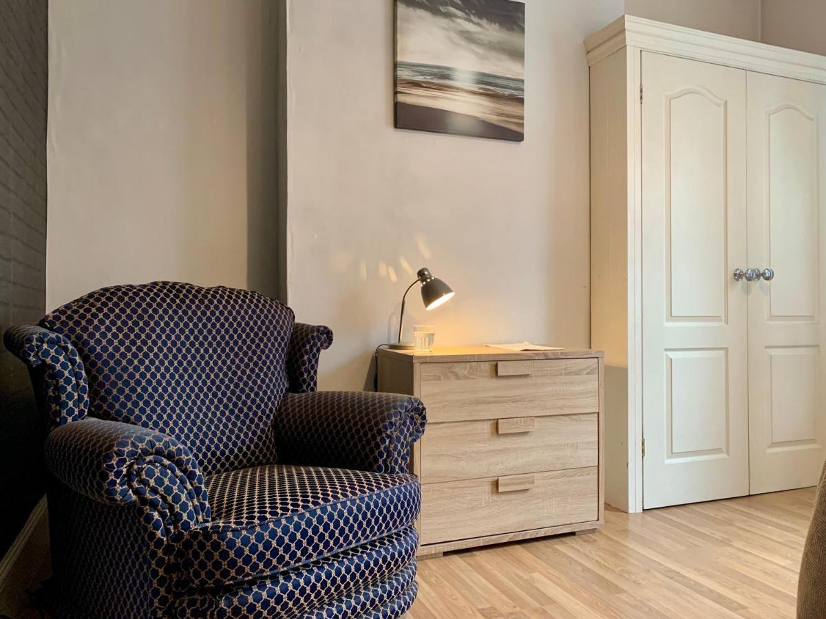 Somerford Place - 6 Beds - Sleeps 12 - Parks 2-3 Cars/Vans Willenhall Екстер'єр фото