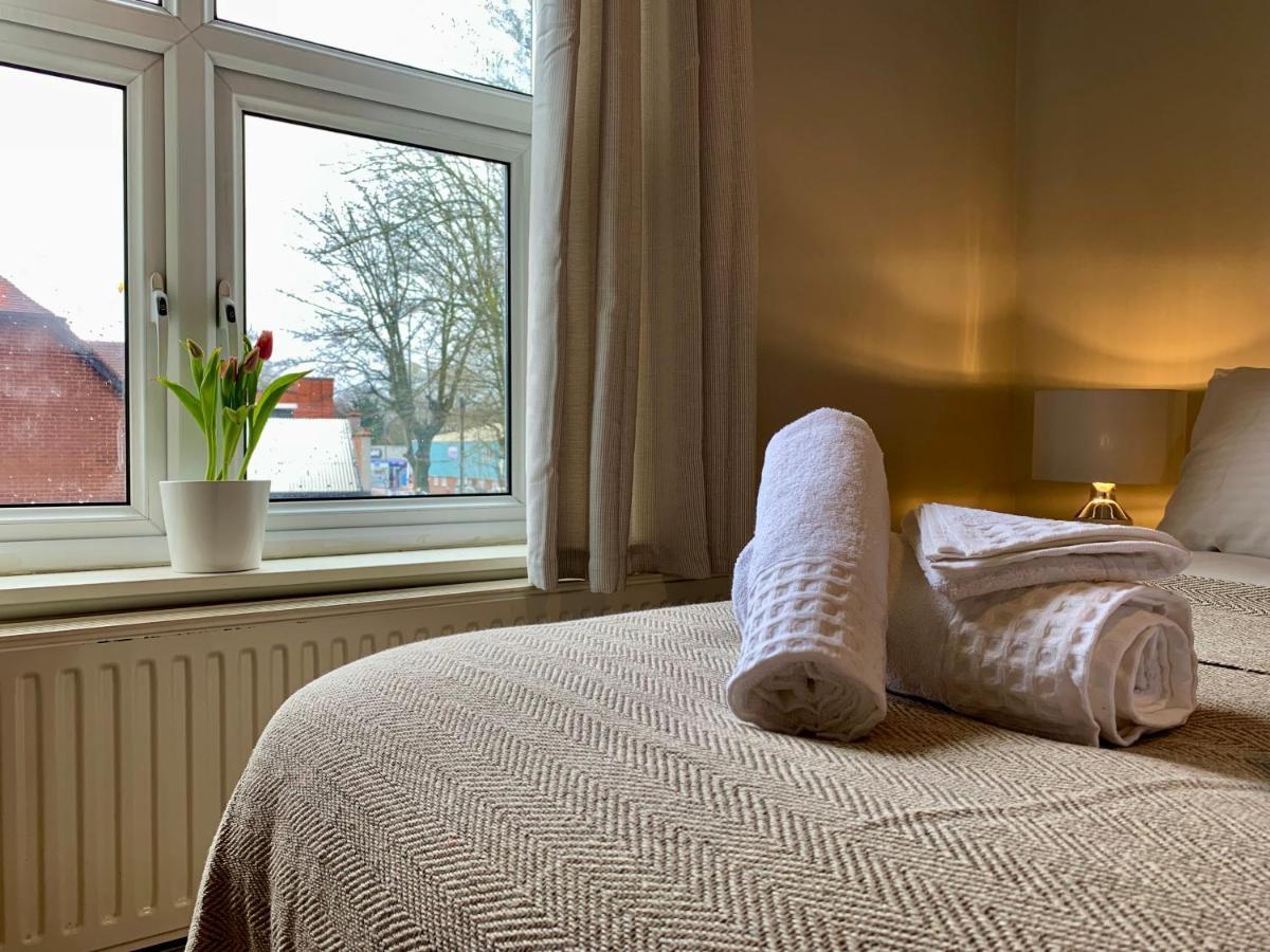 Somerford Place - 6 Beds - Sleeps 12 - Parks 2-3 Cars/Vans Willenhall Екстер'єр фото