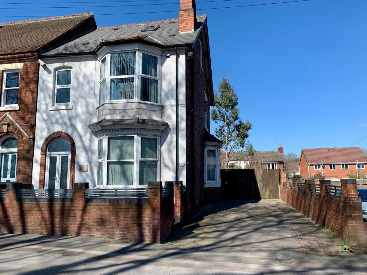 Somerford Place - 6 Beds - Sleeps 12 - Parks 2-3 Cars/Vans Willenhall Екстер'єр фото