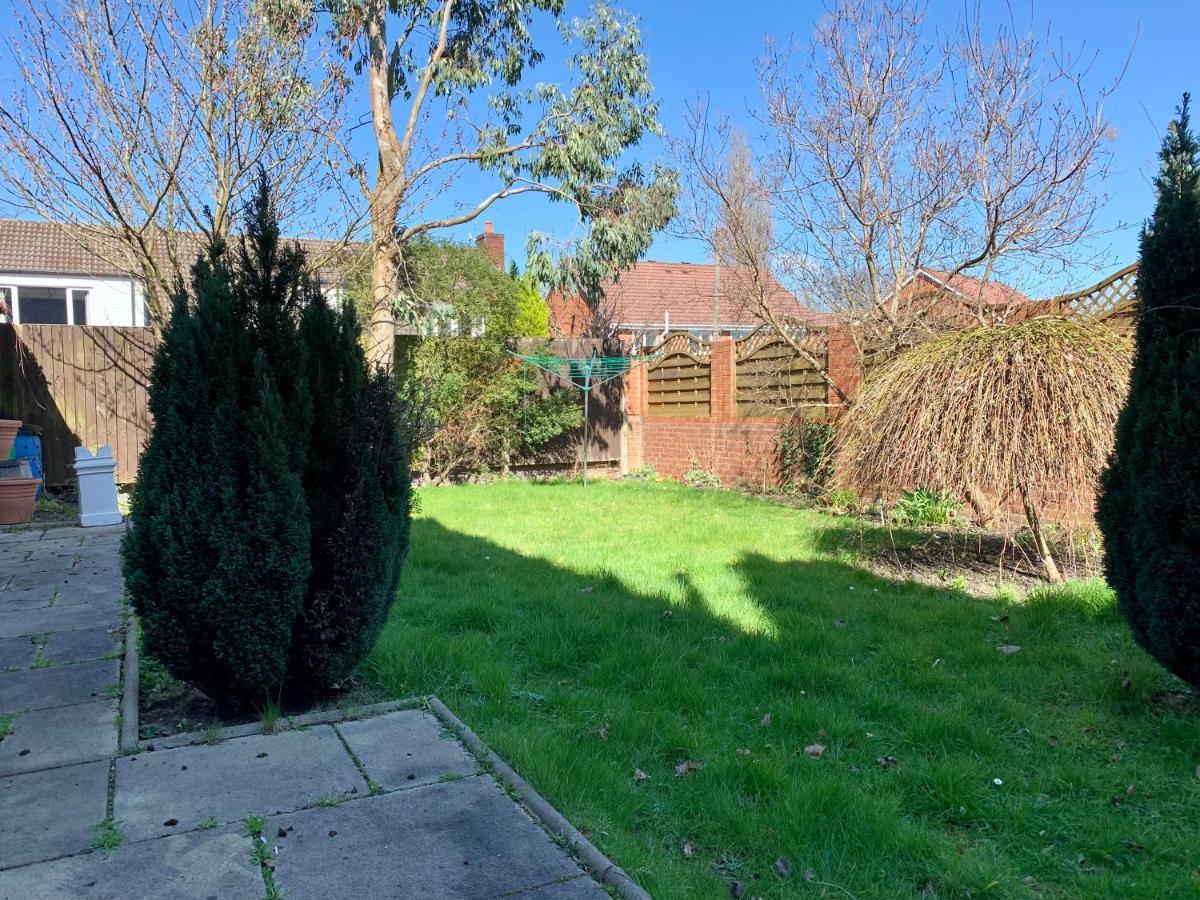 Somerford Place - 6 Beds - Sleeps 12 - Parks 2-3 Cars/Vans Willenhall Екстер'єр фото